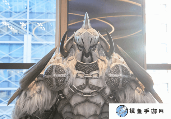 這也太帥了!《怪物獵人：荒野》鎖刃龍盔甲1:1實物模型展示